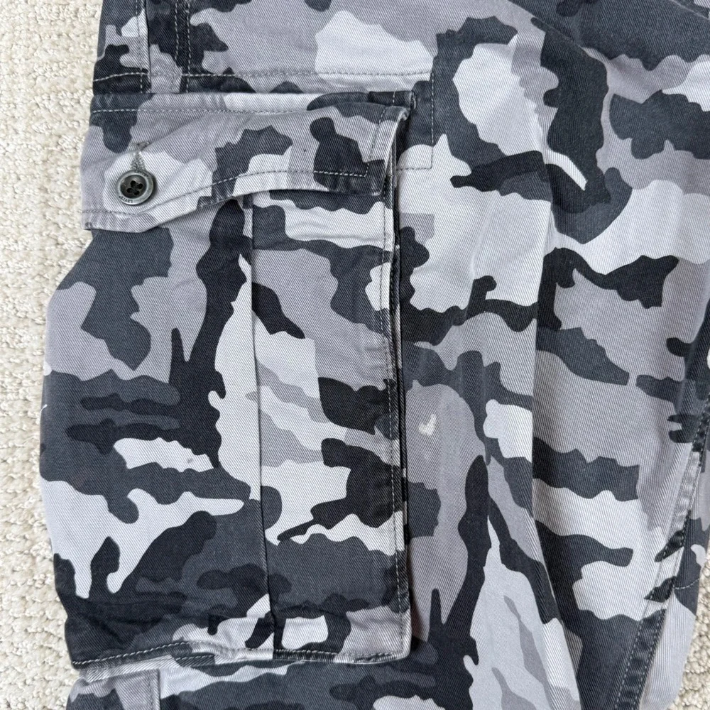 Levi's Mens 34x34 (Actual 34x32) Gray Camouflage Straight Leg Cargo Pants